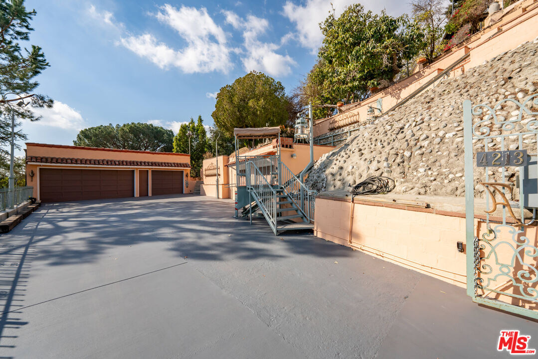 4213 Dundee Dr