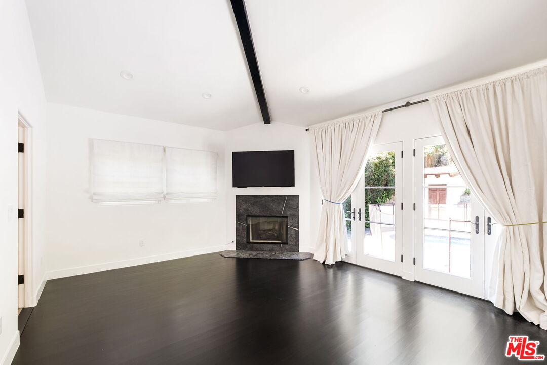 1955 Benedict Canyon Dr