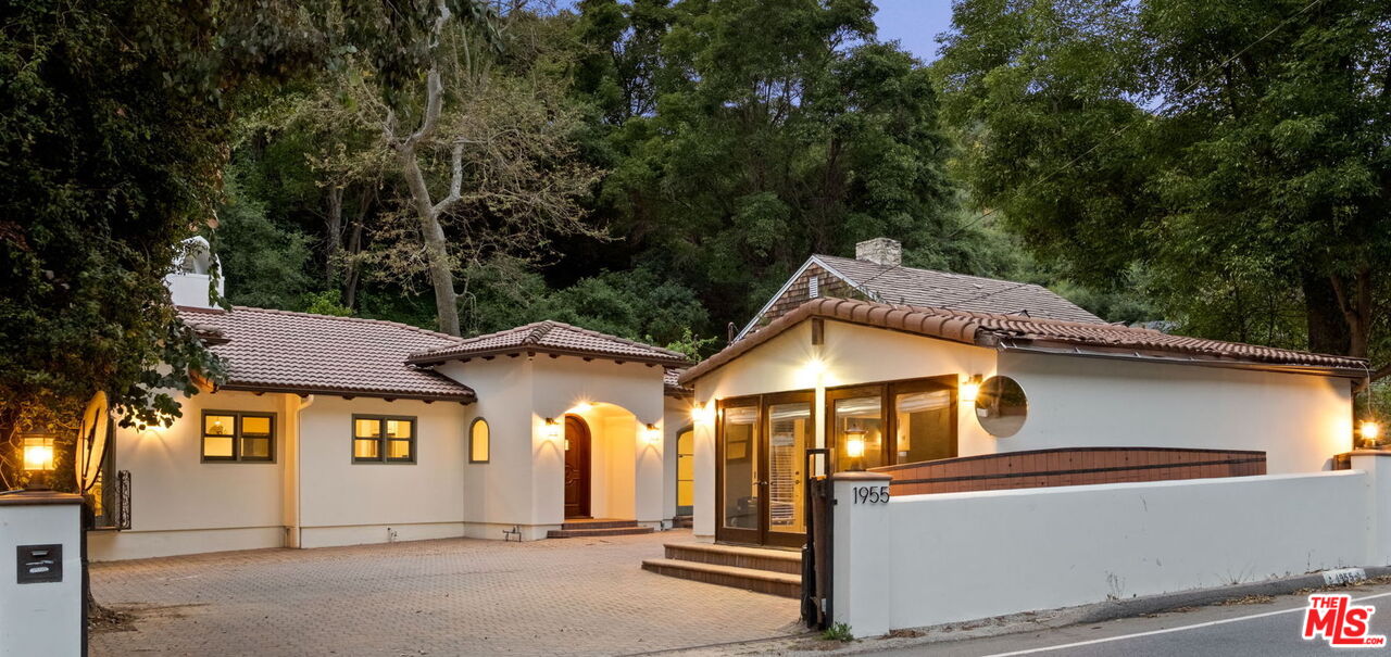 1955 Benedict Canyon Dr