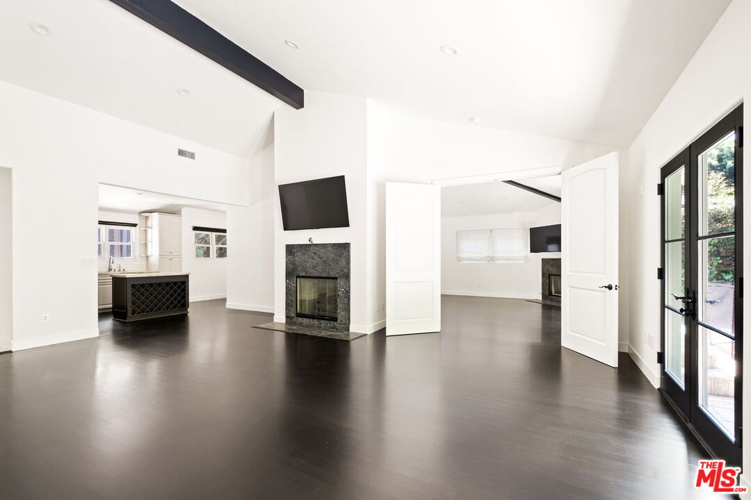 1955 Benedict Canyon Dr