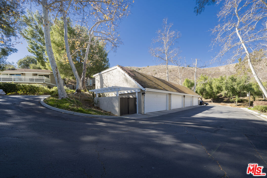 5705 Camelia Ln