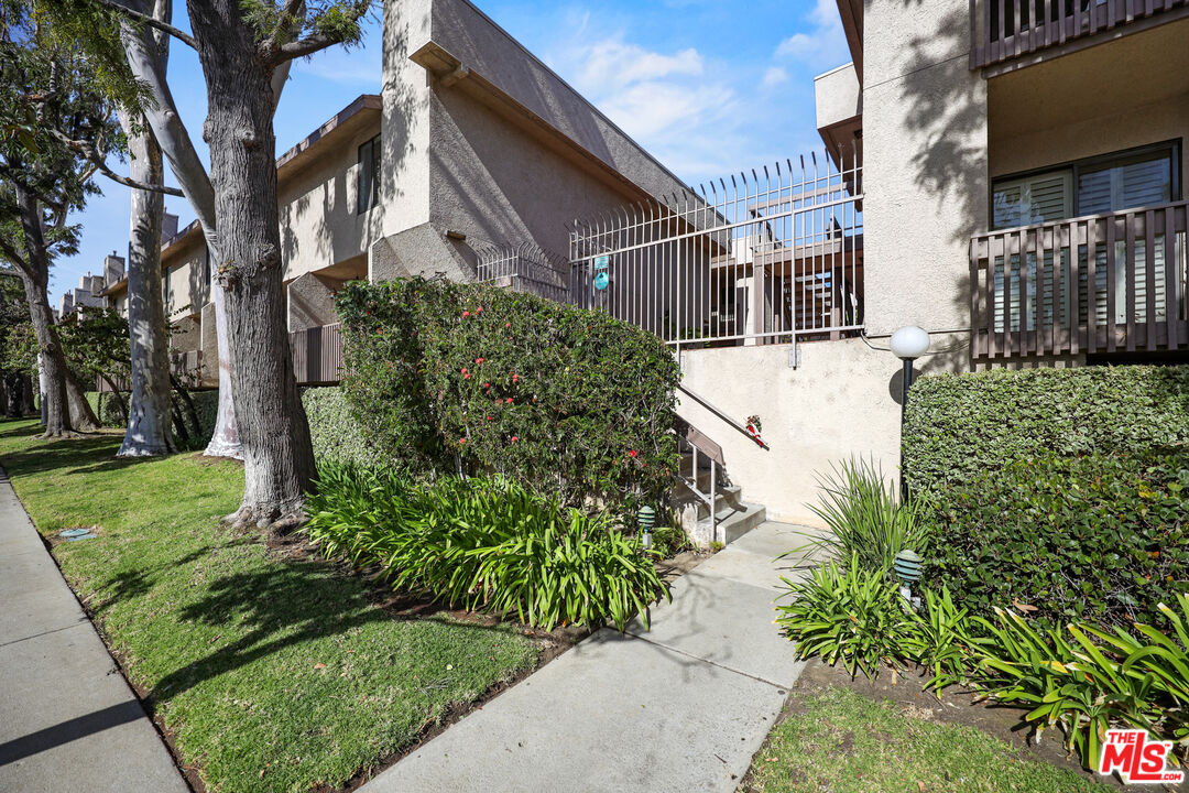15207 Magnolia Blvd Unit: 116