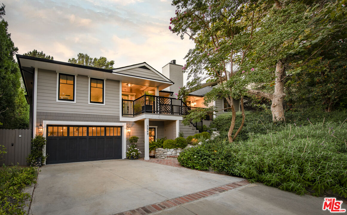 5549 Green Oak Dr