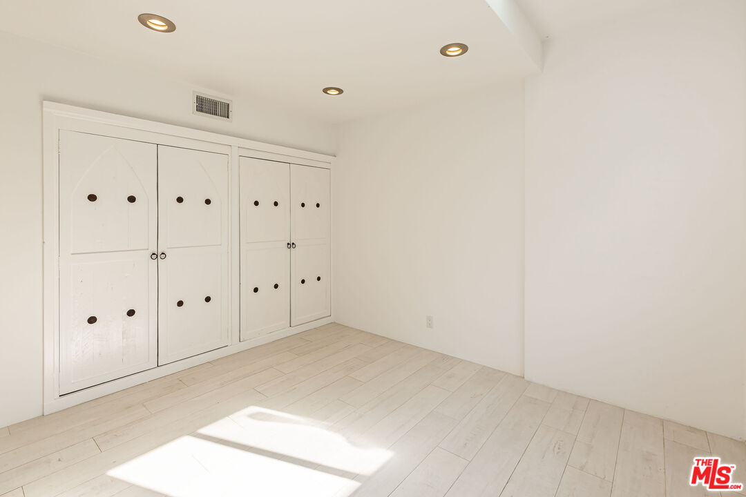 6508 Dume Dr