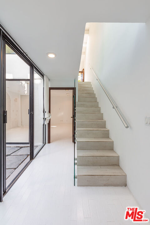 6508 Dume Dr