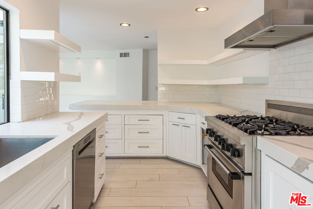 6508 Dume Dr