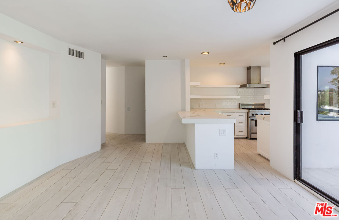 6508 Dume Dr
