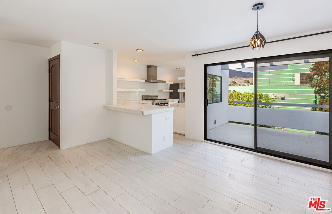6508 Dume Dr