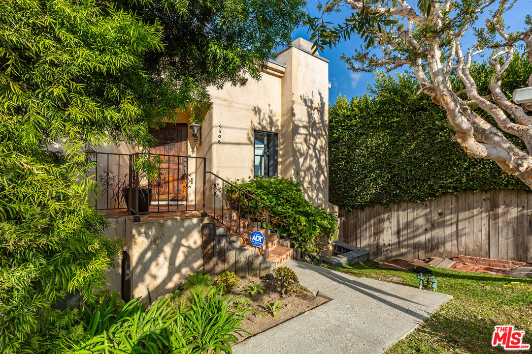 6508 Dume Dr