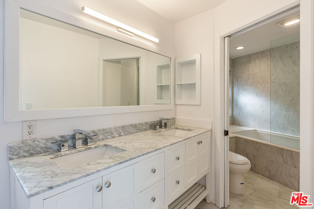 6508 Dume Dr