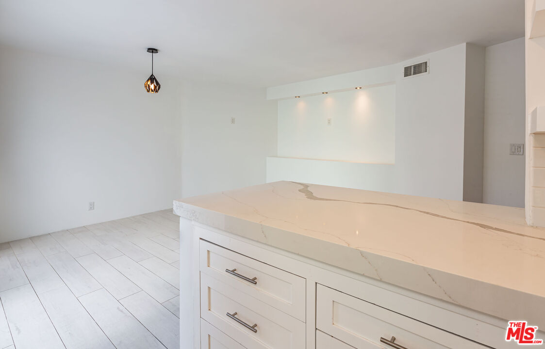 6508 Dume Dr