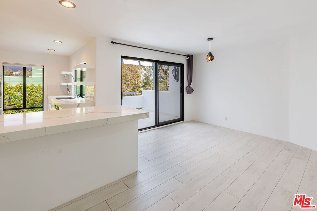6508 Dume Dr