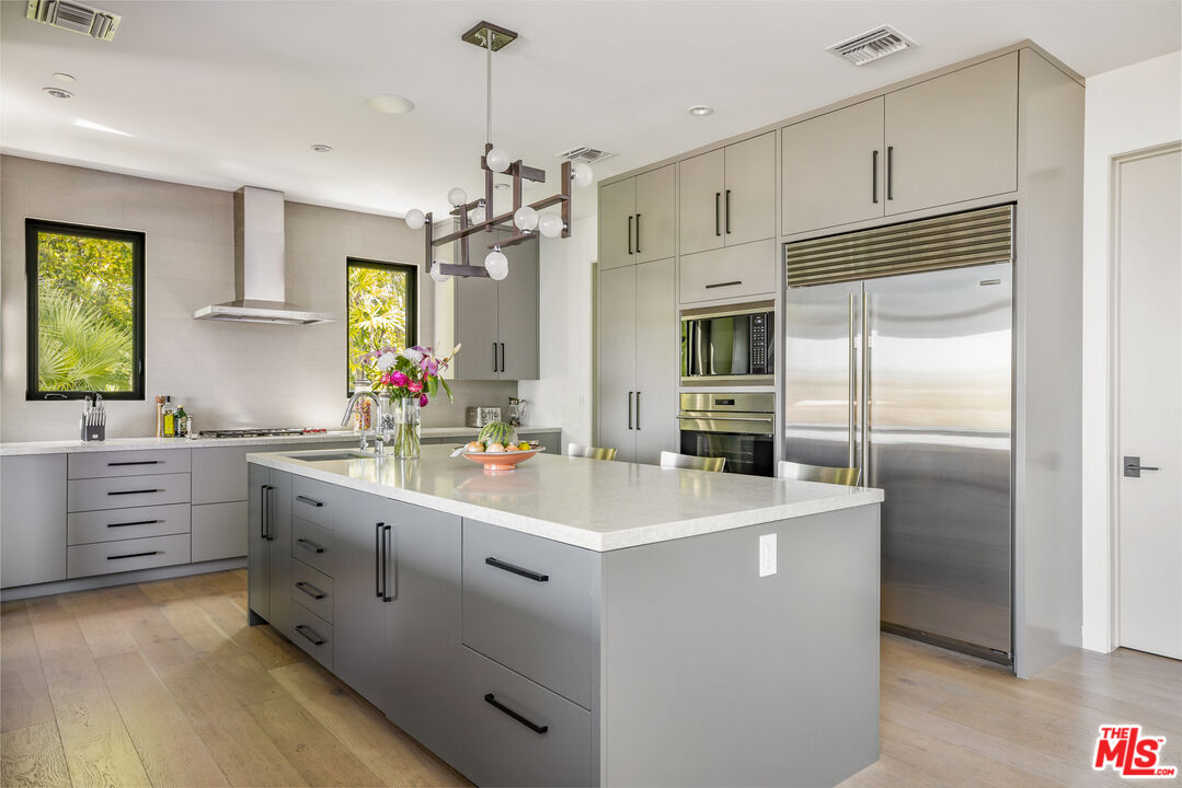 1172 LINDA FLORA DR