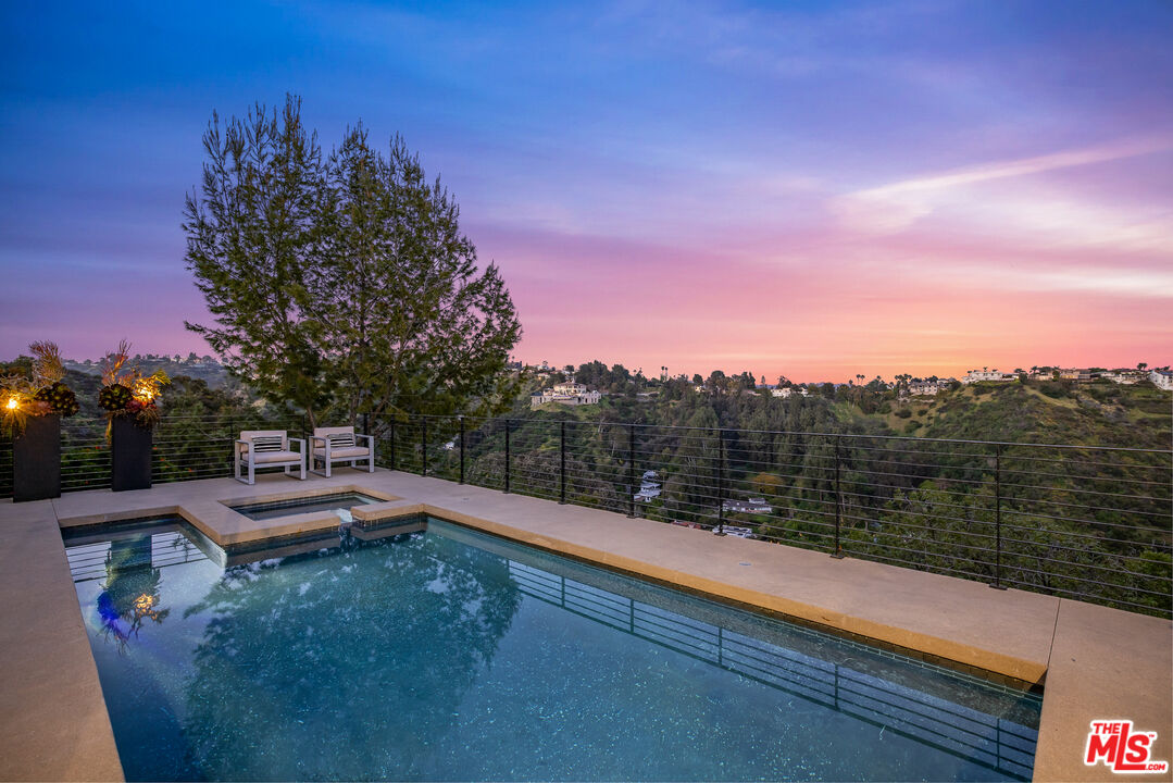 1172 LINDA FLORA DR