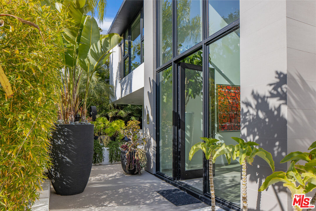 1172 LINDA FLORA DR