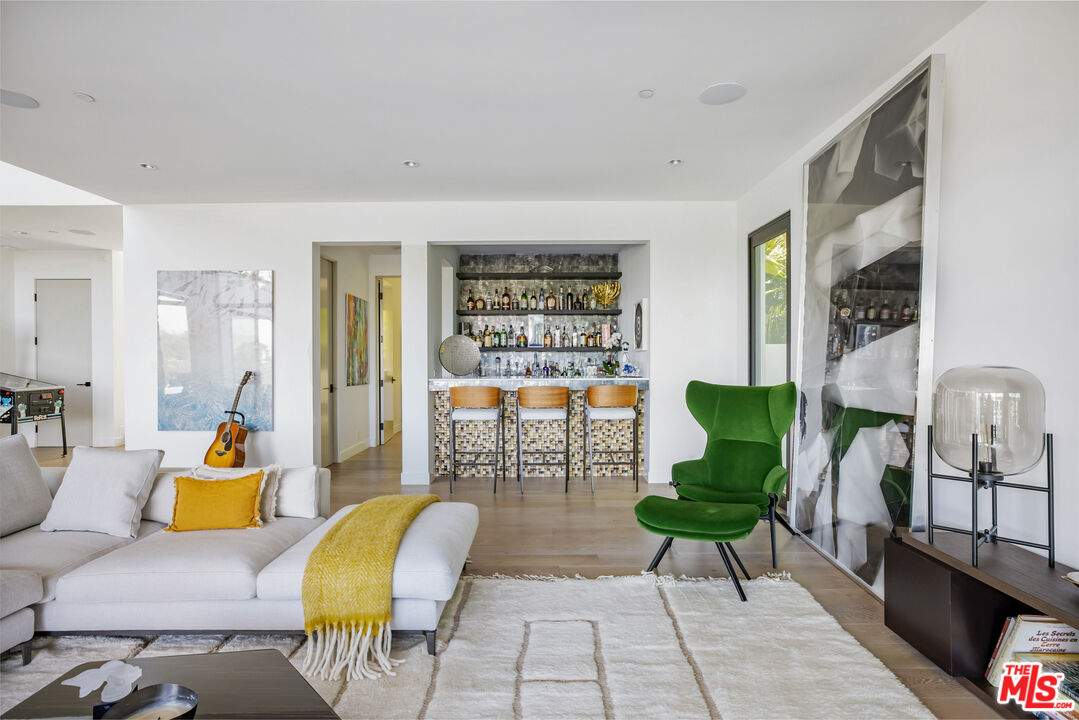 1172 LINDA FLORA DR