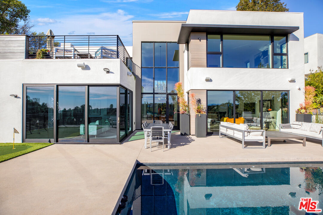 1172 LINDA FLORA DR