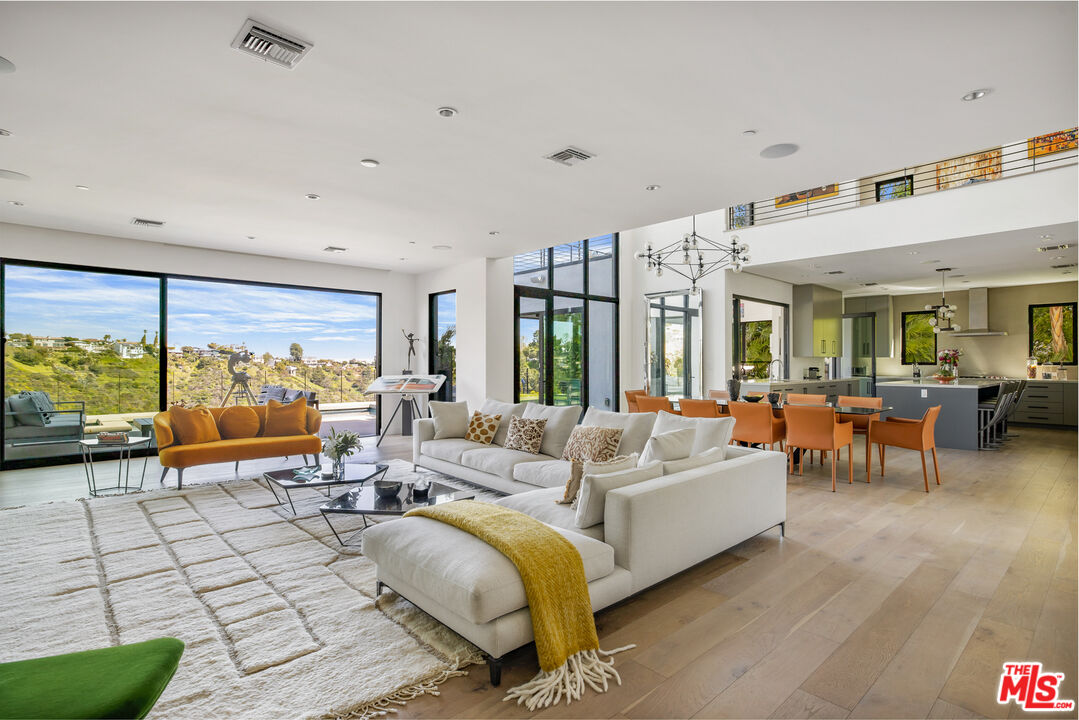 1172 LINDA FLORA DR