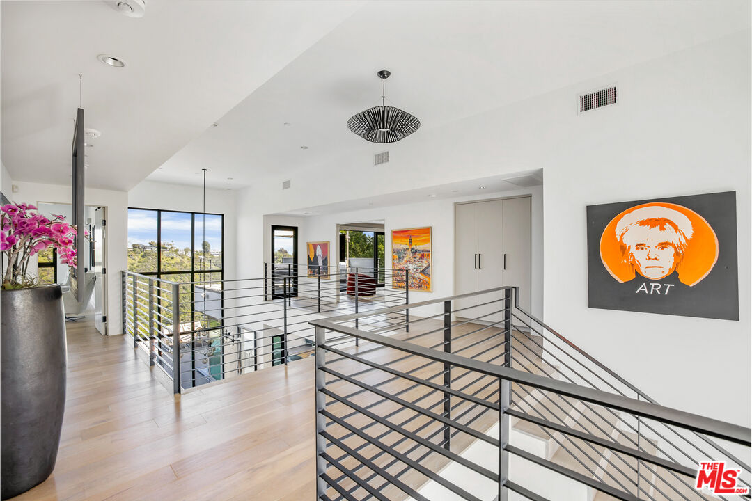 1172 LINDA FLORA DR