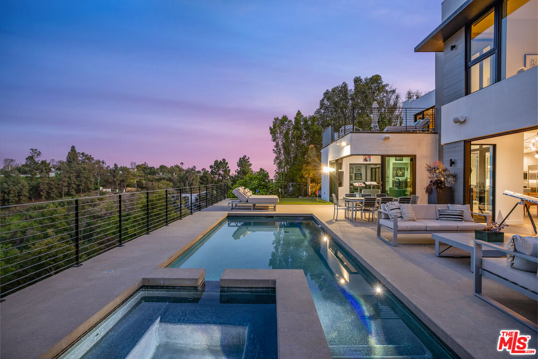 1172 LINDA FLORA DR