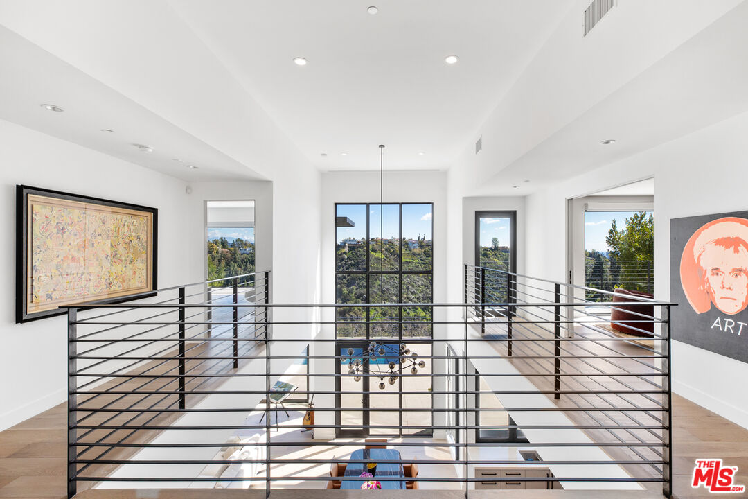 1172 LINDA FLORA DR