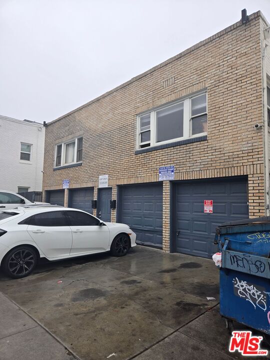 310 W 8th St