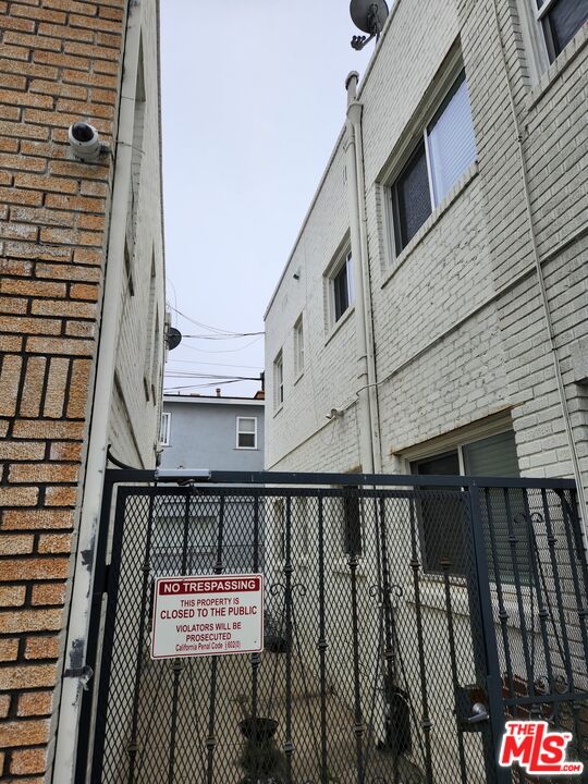 310 W 8th St