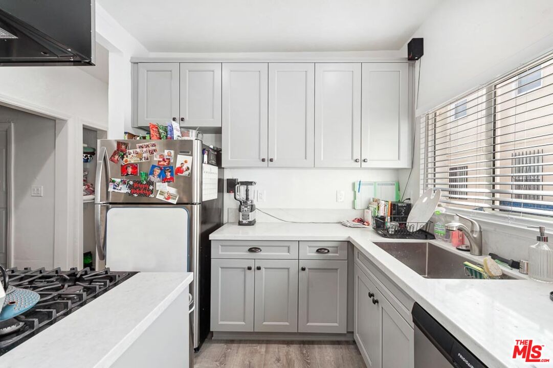 310 W 8th St