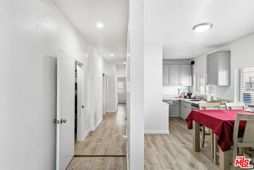 310 W 8th St