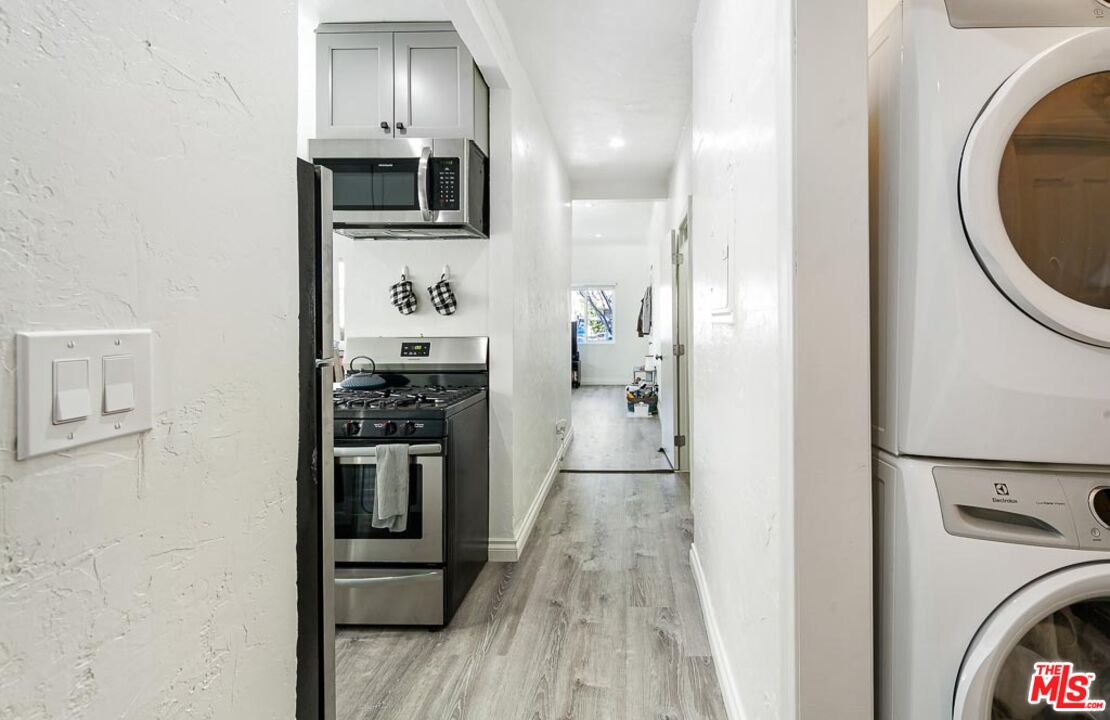 310 W 8th St