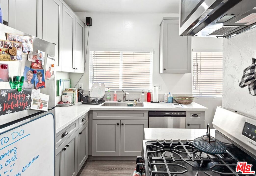310 W 8th St