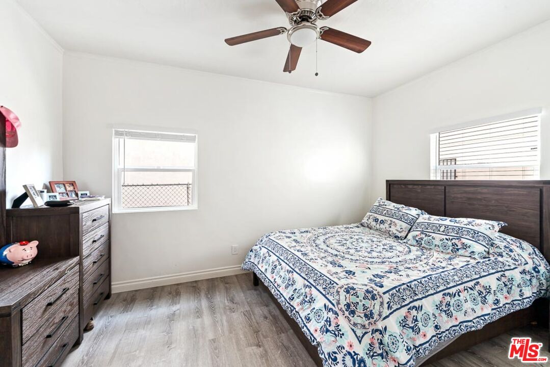 310 W 8th St