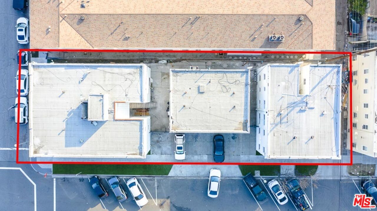 310 W 8th St