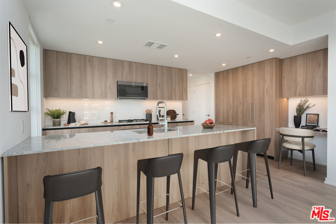 6933 Santa Monica Blvd Unit: TH7