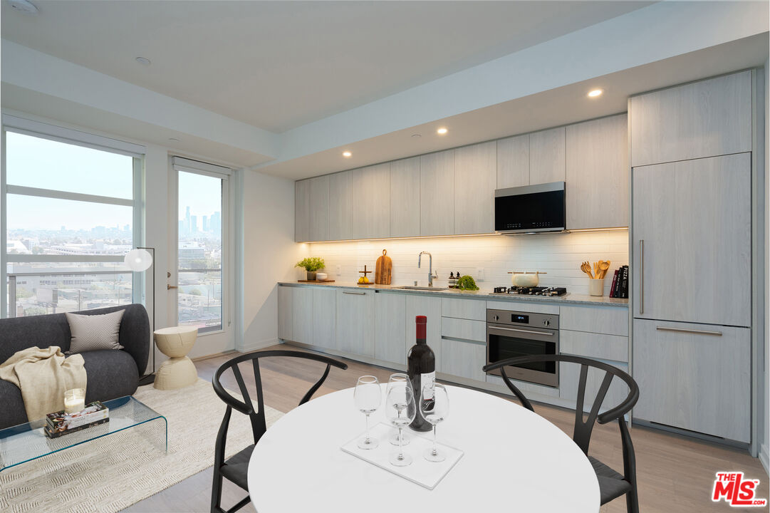 6933 Santa Monica Blvd Unit: TH7