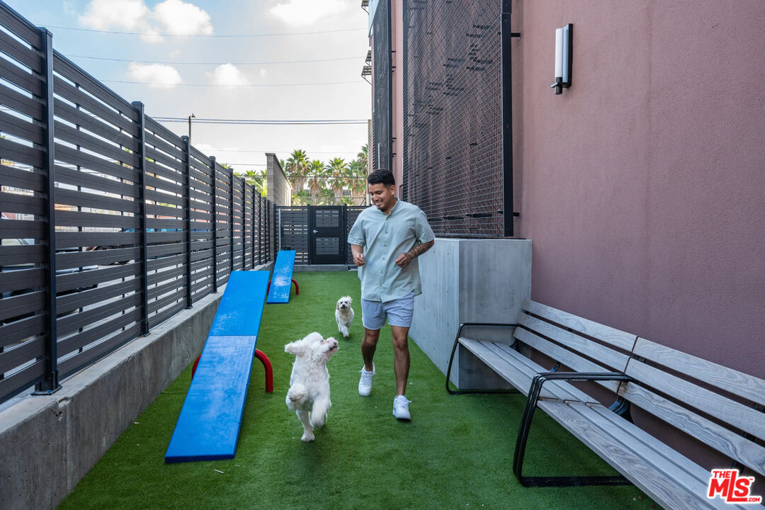 6933 Santa Monica Blvd Unit: TH7