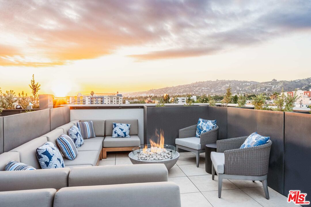 6933 Santa Monica Blvd Unit: TH7