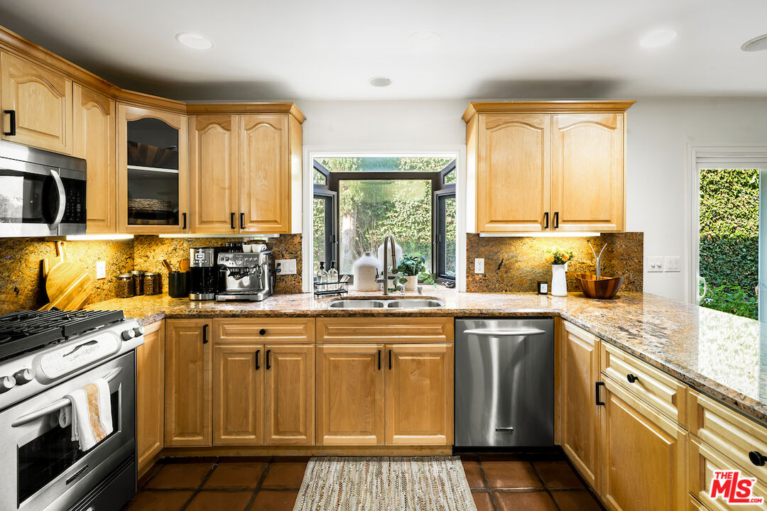 17075 Escalon Dr