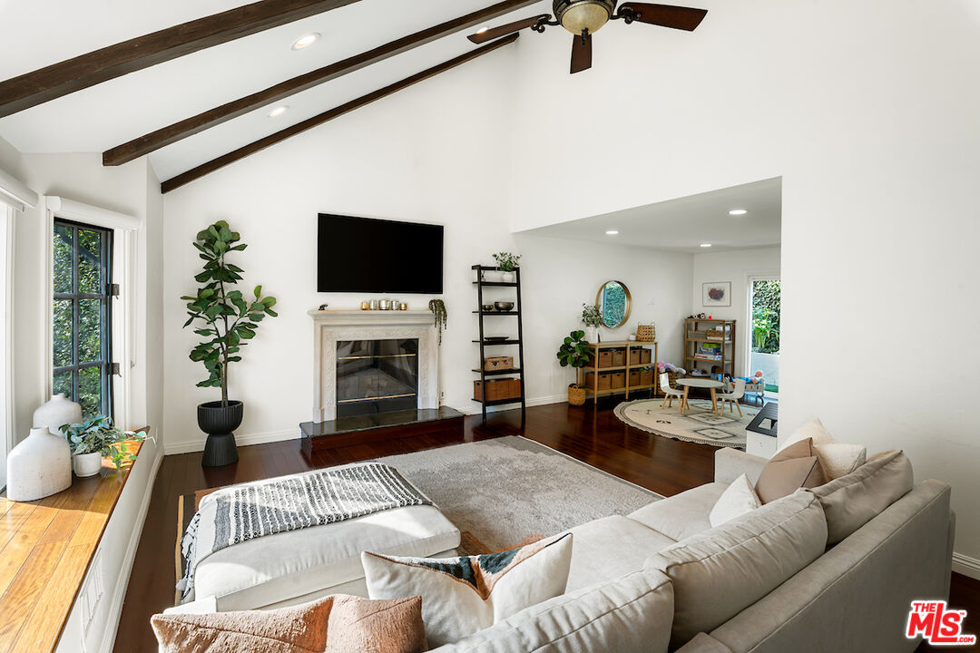 17075 Escalon Dr