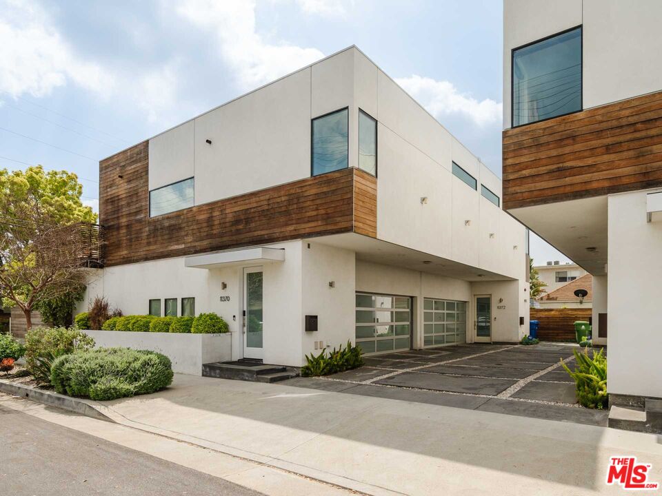 11370 Aqua Vista St