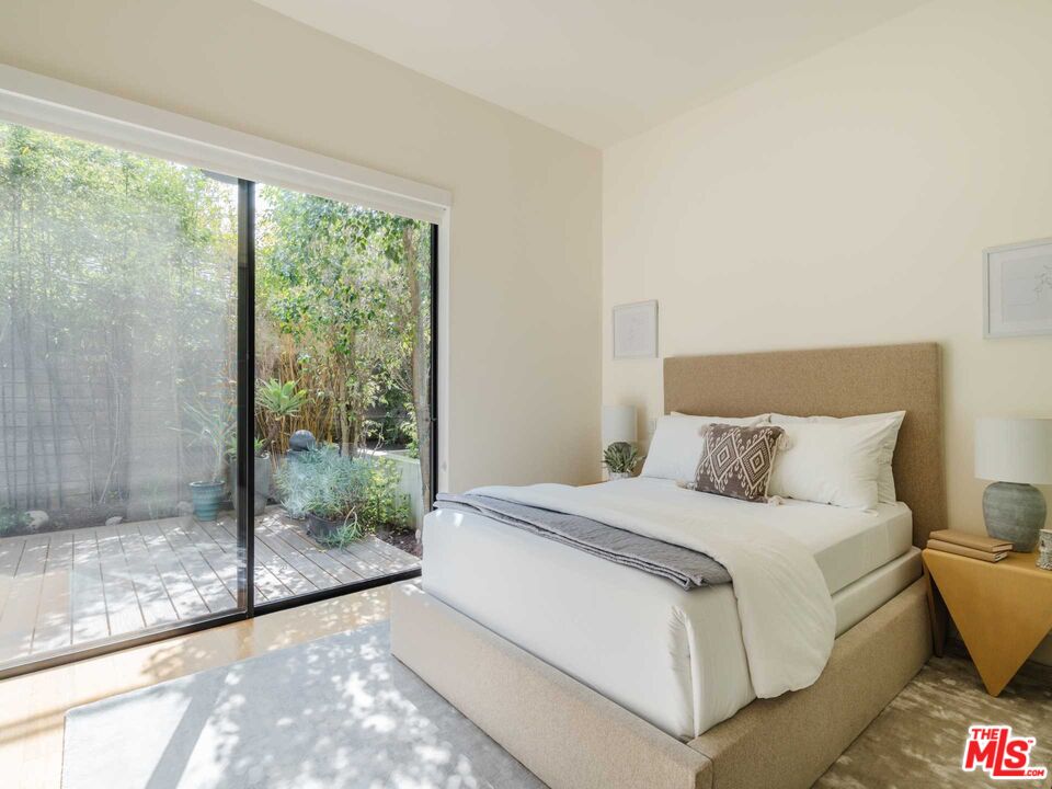 11370 Aqua Vista St