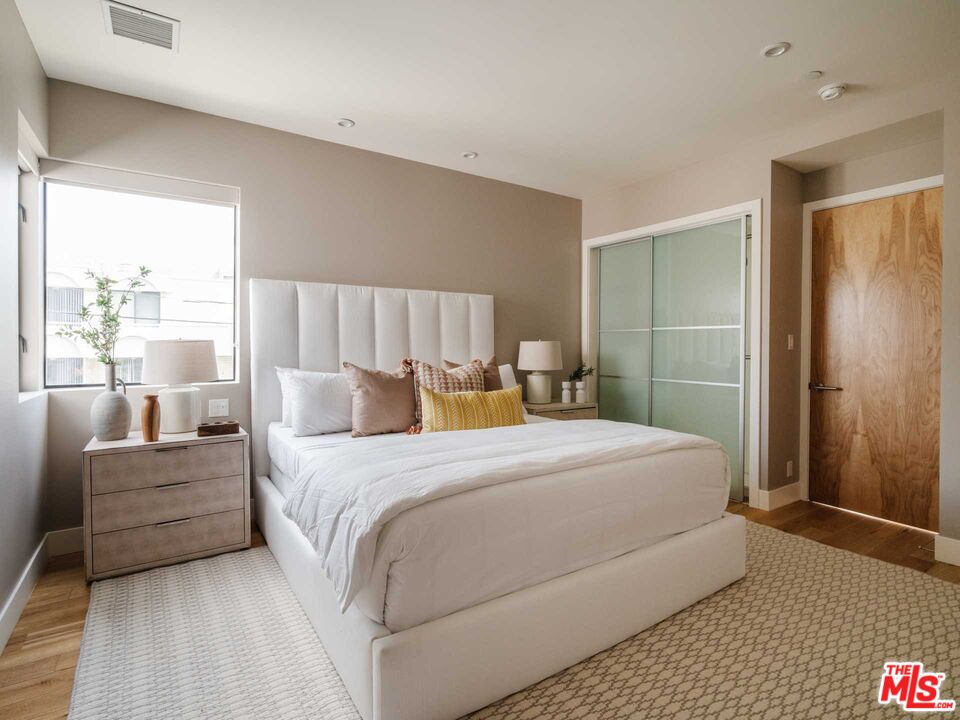 11370 Aqua Vista St