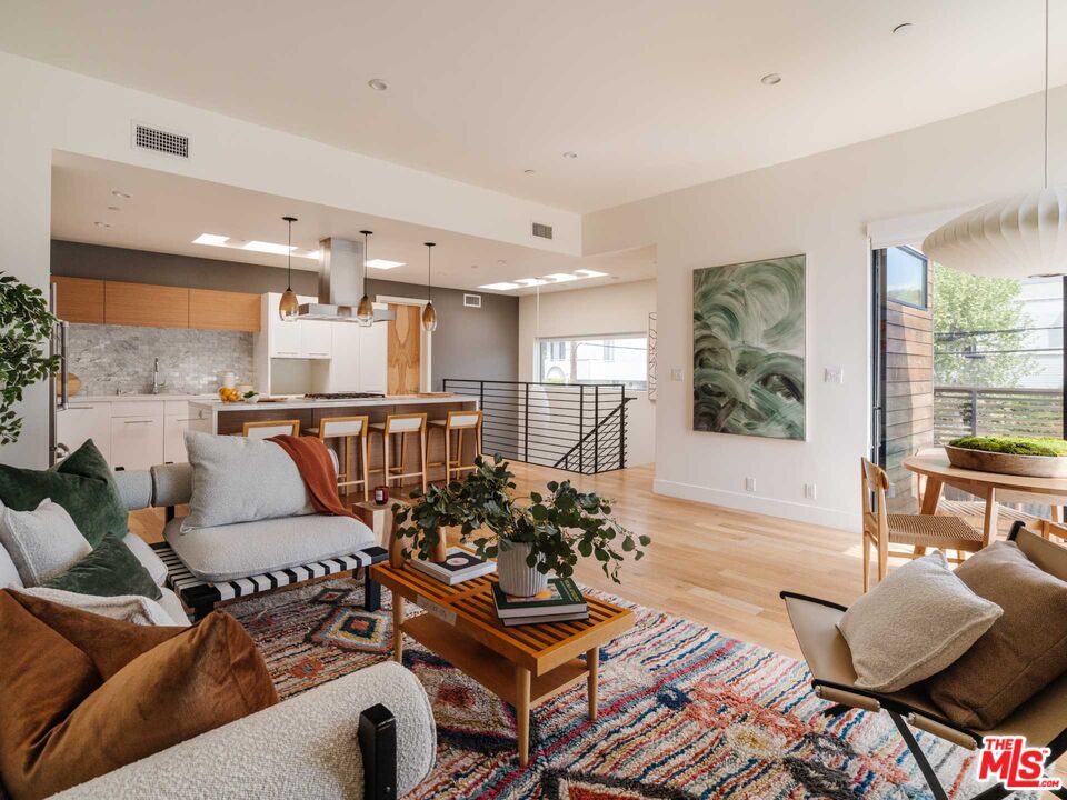 11370 Aqua Vista St