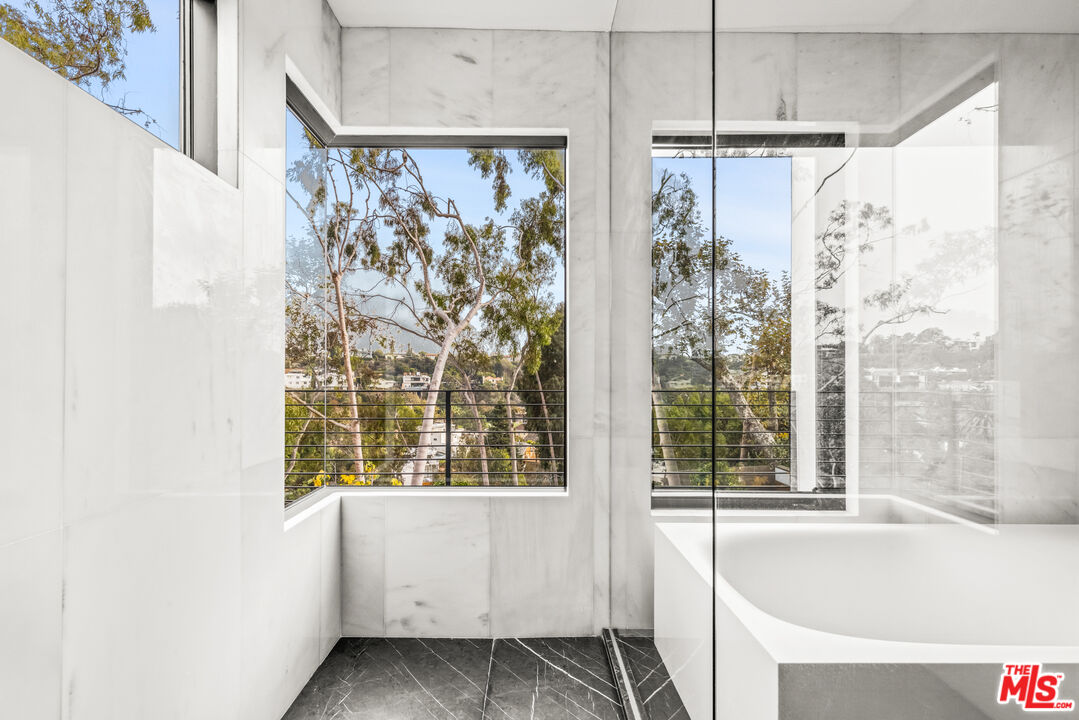 354 Amalfi Dr