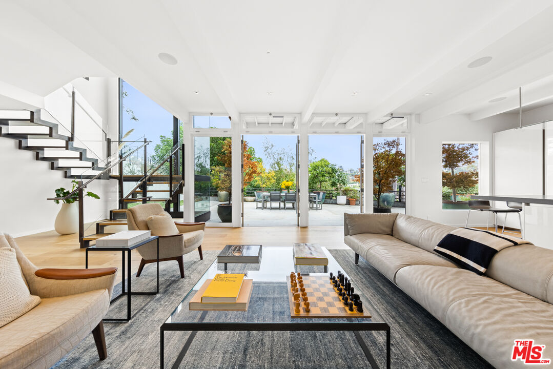 354 Amalfi Dr