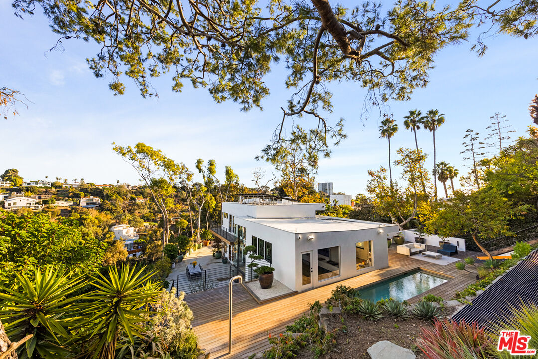 354 Amalfi Dr