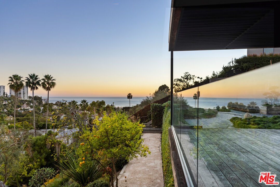 354 Amalfi Dr