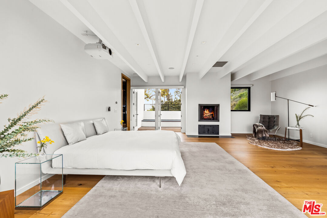 354 Amalfi Dr