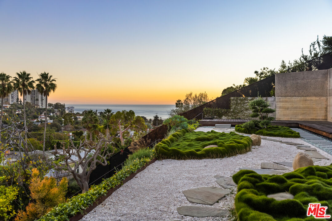354 Amalfi Dr