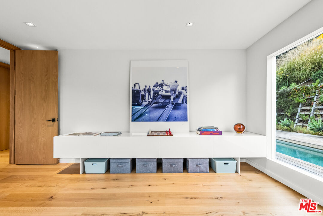 354 Amalfi Dr